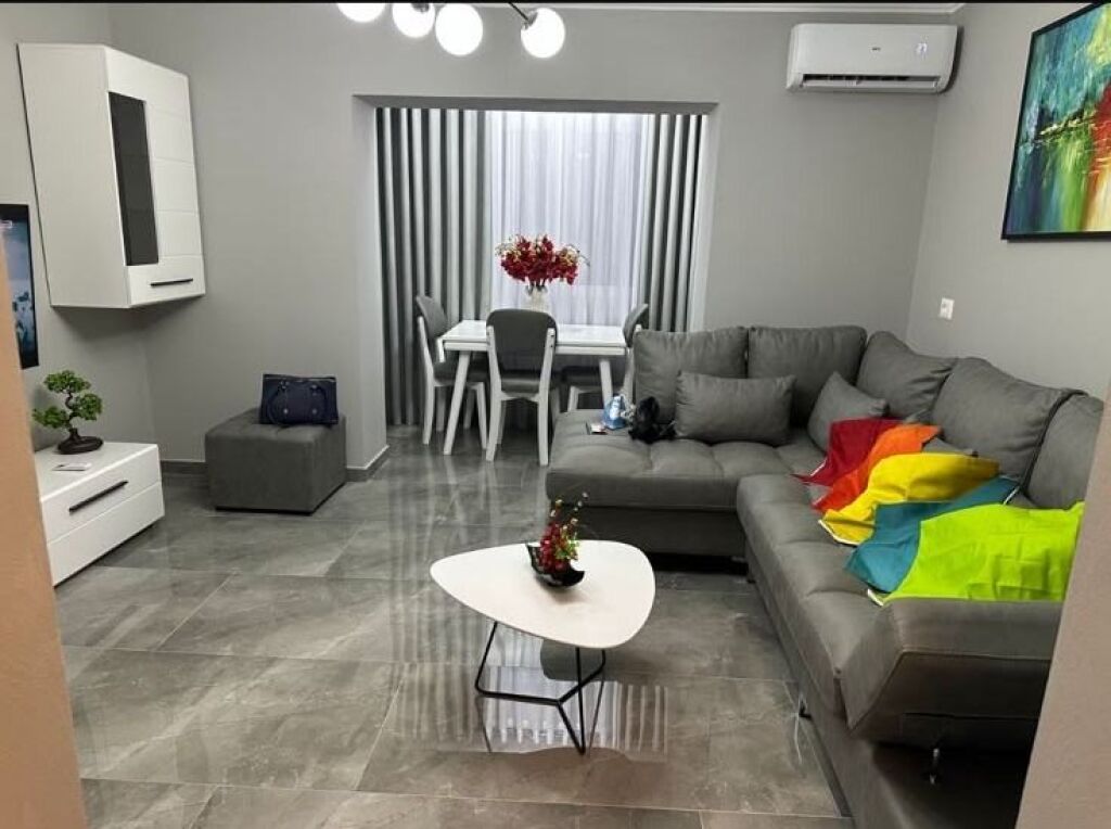 Qera | Apartament 2 + 1 | Pazari i Ri – Qender | 800 €/muaj