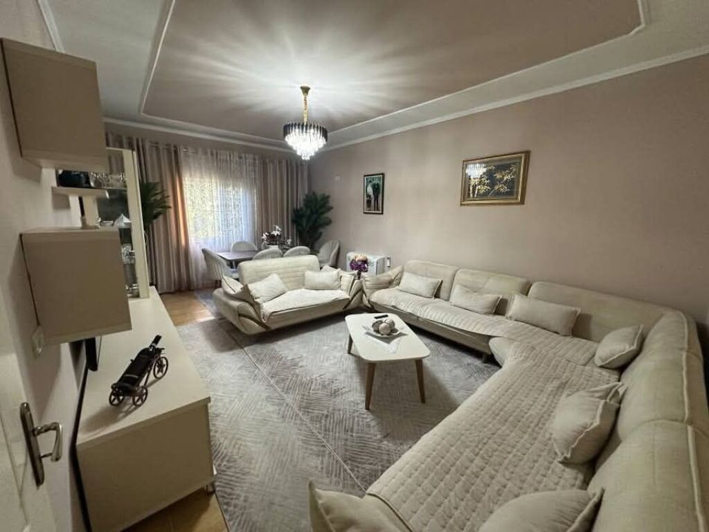 SHTEPI PRIVATE 2+1 ME QIRA 120 m² | Oborr 380 m² - ALI DEMI