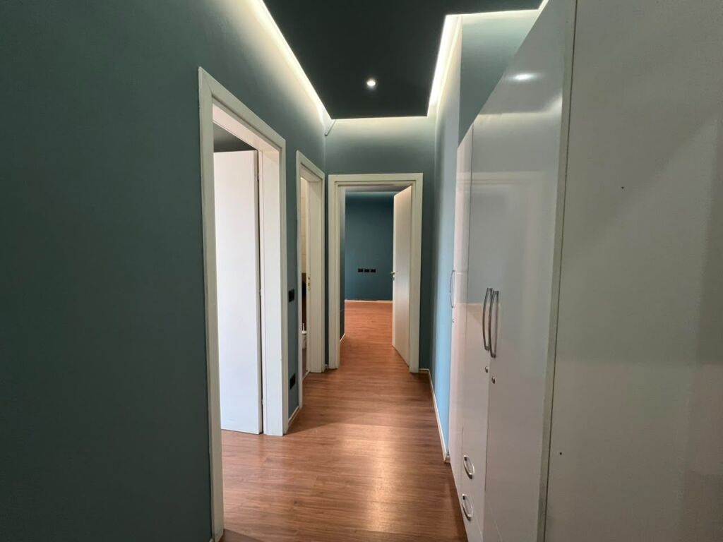JEPET ME QIRA –  📍 Ring Center, Tiranë