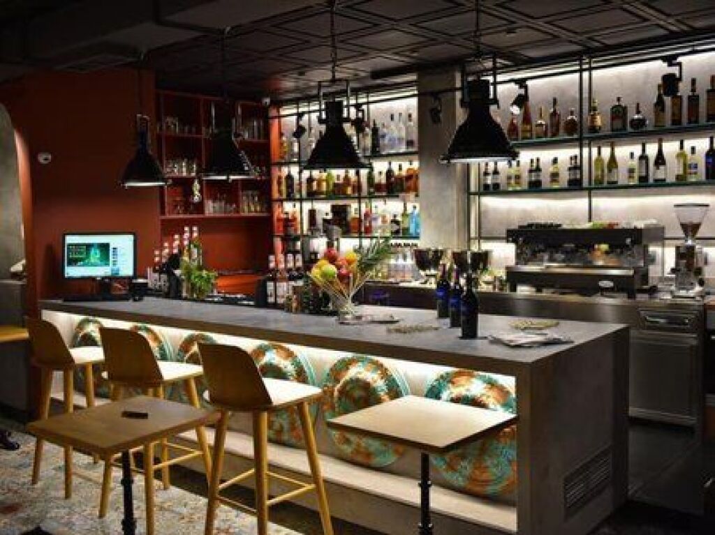 Rent, Bar-Restaurant, Former Exhibition, Tirana