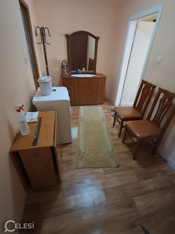 Shitet apartament 1+1 - Te Varri i Bamit, prane shkolles Hasan Prishtina,