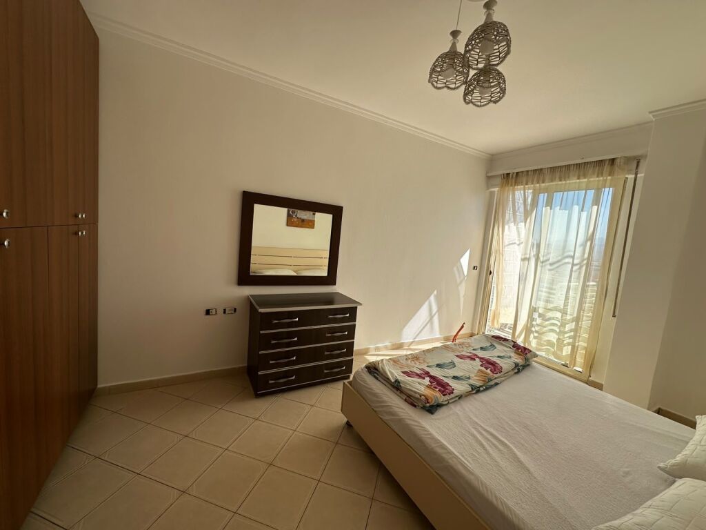 Apartament 1+1, e mobiluar, Rruga e Kavajes