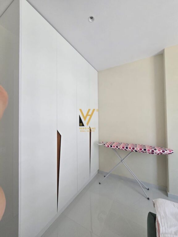 JEPET APARTAMENT 1+1 ME QERA TE UNIVERS CITY, QTU 45.000 LEKE