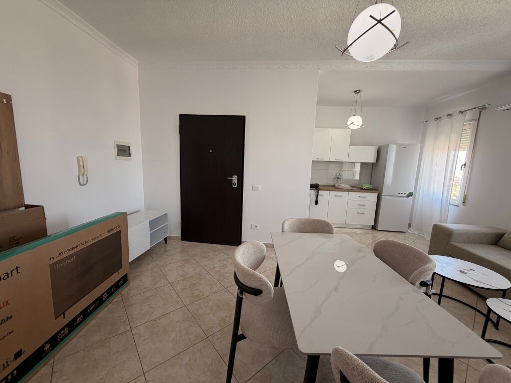 Shitet Apartament 1+1 te Rrota Kuqe , Plazh