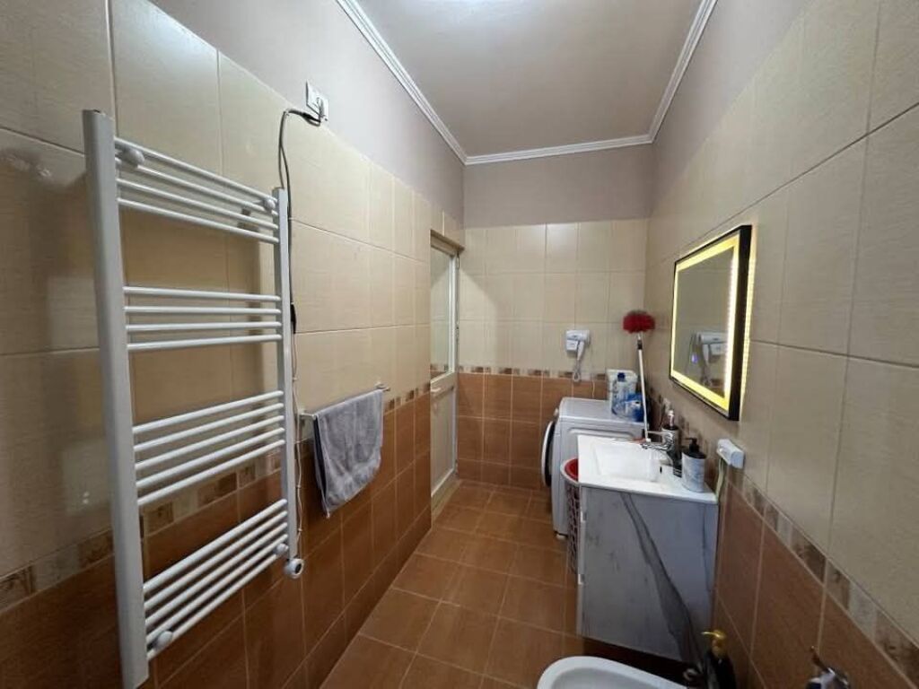 SHTEPI PRIVATE 2+1 ME QIRA 120 m² | Oborr 380 m² - ALI DEMI
