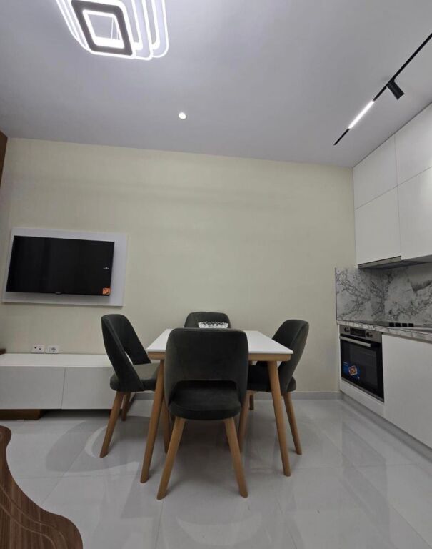 Jepet me qira apartament 1+1 te Univers City!