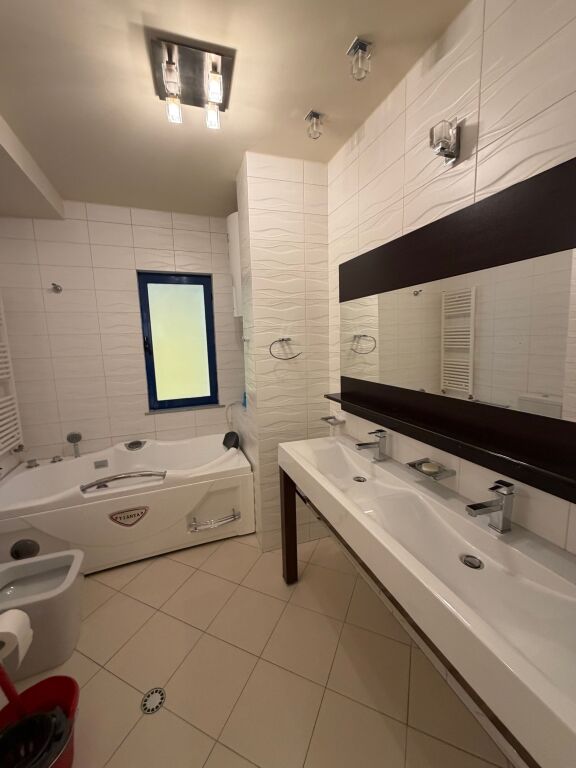 3+1,rruge e kosovareve ,1800 euro,parkim ekstra 150 euro