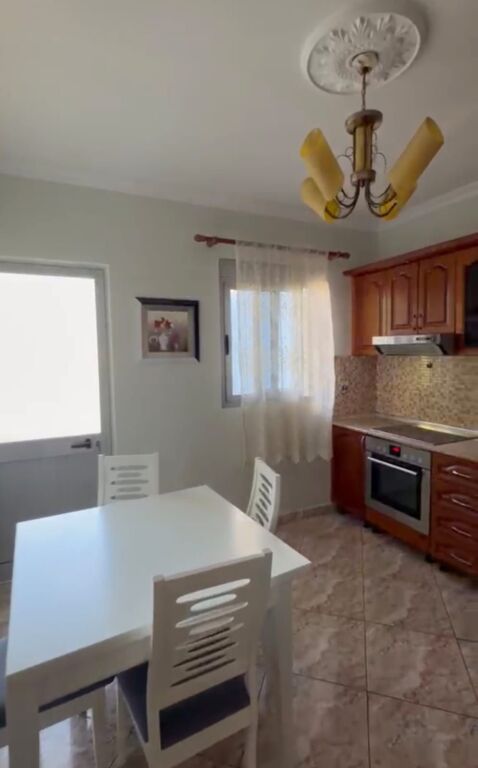 Jepet apartament 2+1 me qira ne Allias , Rruga e Dibes , Spitali QSUT .