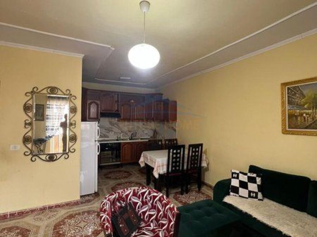 Shitet, Apartament 2+1, Rruga "Kongresi Manastirit"