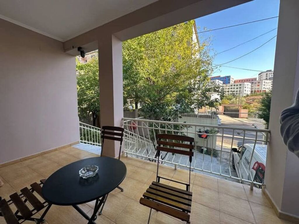 SHTEPI PRIVATE 2+1 ME QIRA 120 m² | Oborr 380 m² - ALI DEMI