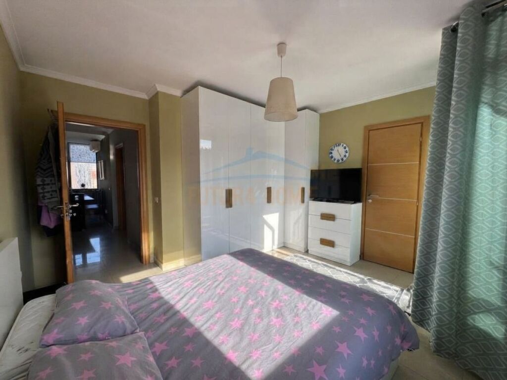 Shitet , Apartament 3+1+2 , Rruga e Kosovareve