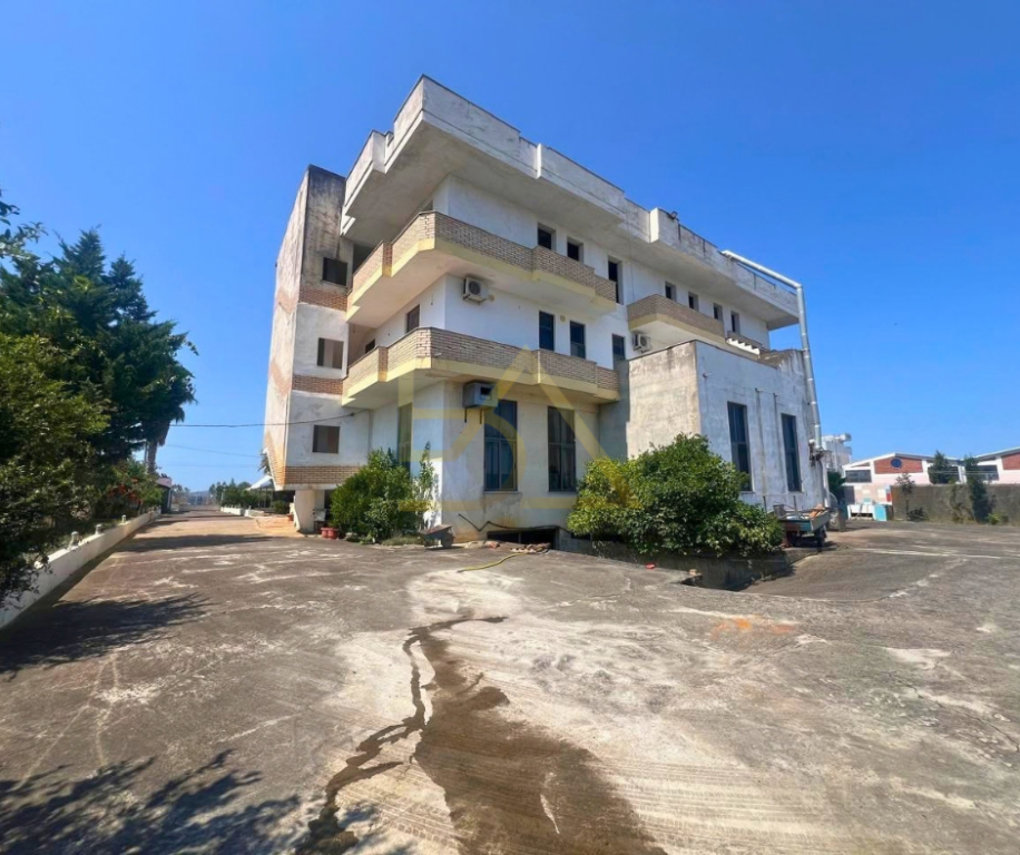 JEPET ME QIRA GODINË 4-KATËSHE – FLLAKË, QERRET, DURRËS