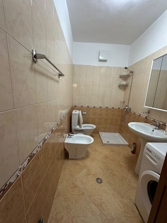 Apartament 1+1, e mobiluar, Rruga e Kavajes
