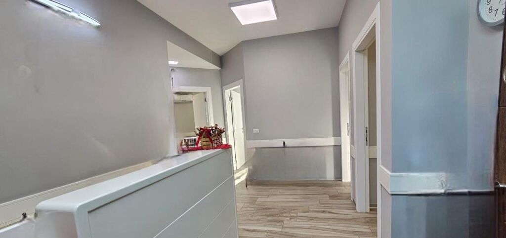 Rent | Ambjent Biznesi | Materniteti i Ri | 900 €/month