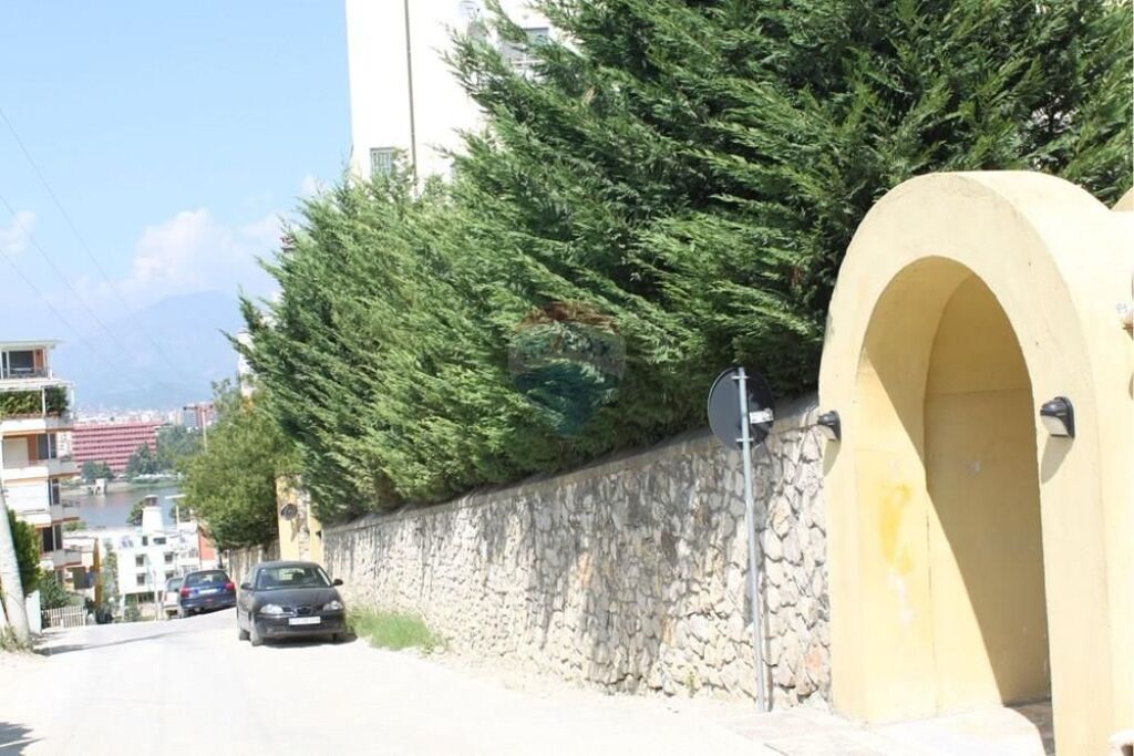 Vendesi in vendita Appartamento 3+1+2+Posto Auto in Via Peti