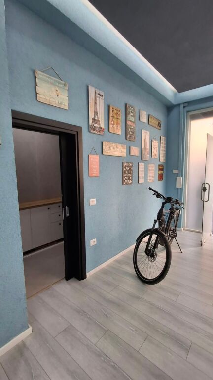 VENDITA AMBIENTE COMMERCIALE VICINO A BLUE STAR, DURRËS!