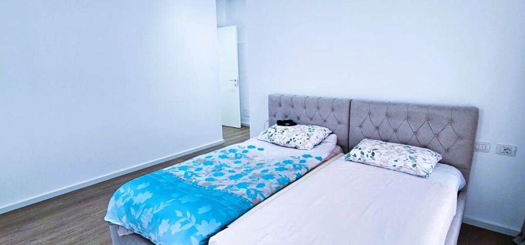Shitet Apartament 3+1+2 tek Bulevardi i Ri, Tiranë