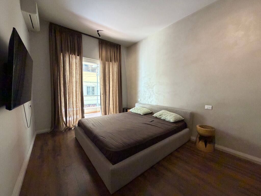 🏡 Apartment 2+1 for rent – zoological garden Bilal Sina street   📍 Very preferred and quiet area 🏢 1st floor | New building with elevator ✨ Newly furnished 🛋️ 2+1 layout, ideal for couple or family 💶 Price: 80000 leke per month  