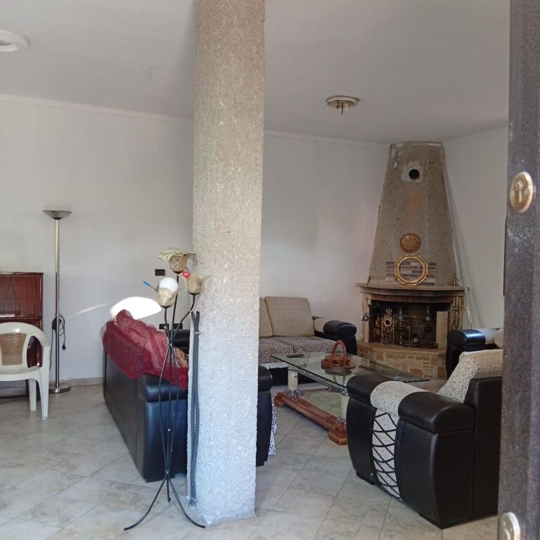 Vila për shitje