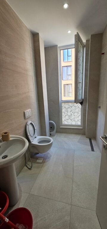 🏙️ SHITET APARTAMENT 3+1+2 – BULEVARDI I RI, TIRANË