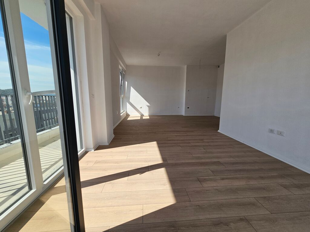 Vendesi in vendita 3+1+2+Veranda nel Comune di Parigi