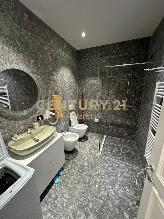 Business premises for sale + 3 Apartments 1+1, first line with the main road in Plazh Hekurudha !