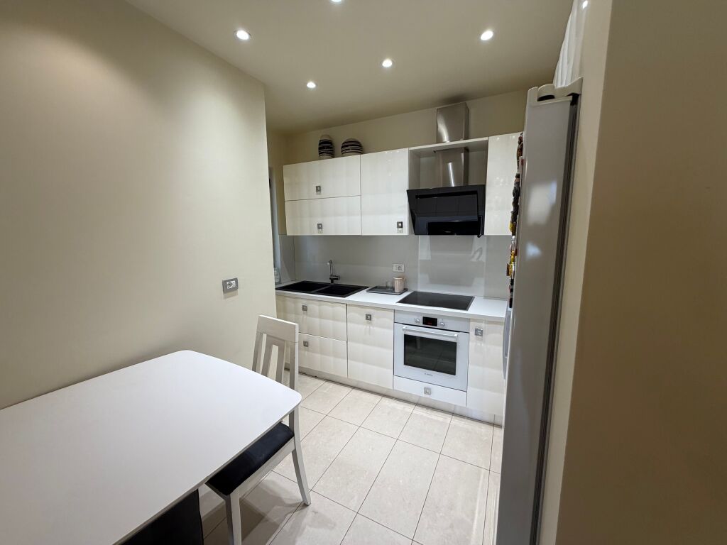 3+1,rruge e kosovareve ,1800 euro,parkim ekstra 150 euro