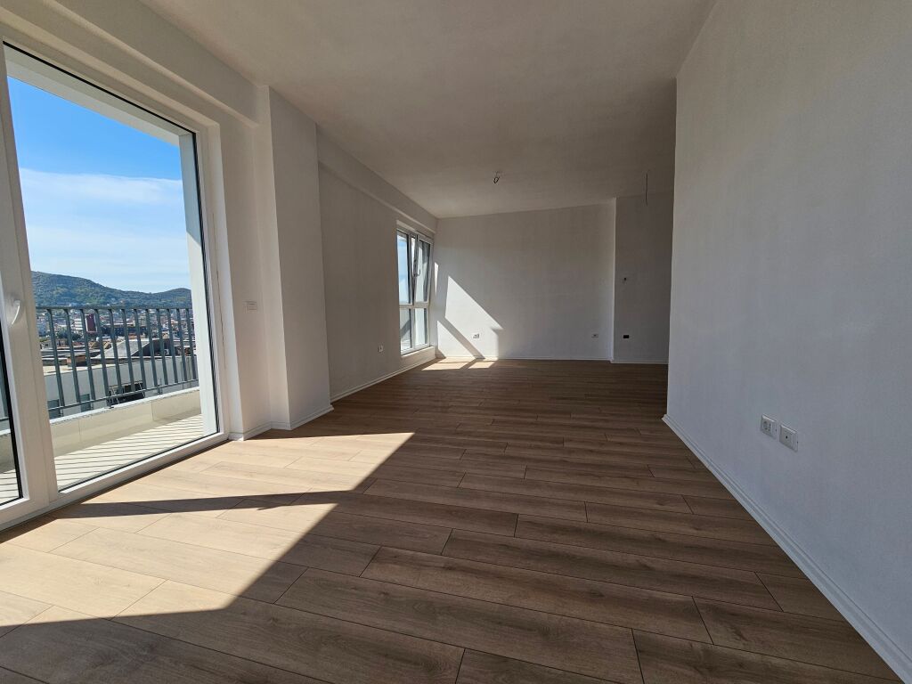 Vendesi in vendita 3+1+2+Veranda nel Comune di Parigi
