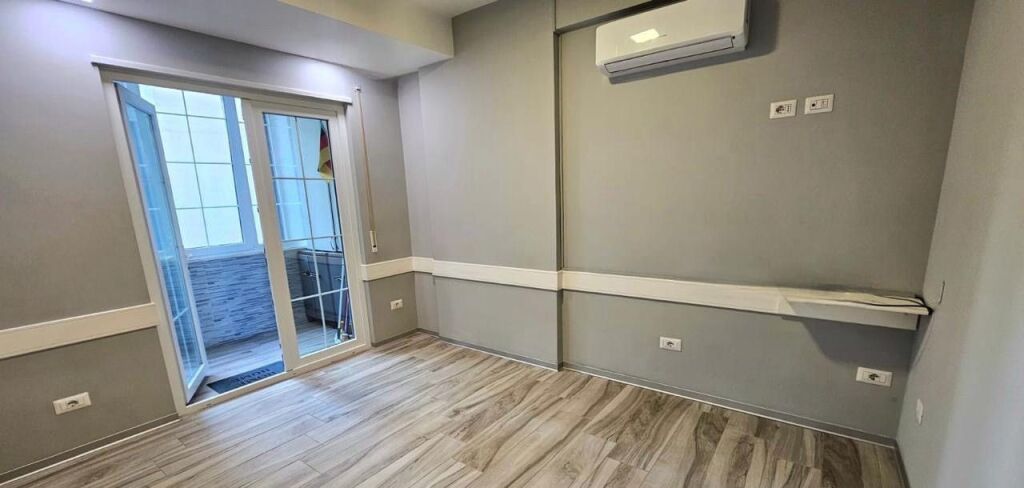 Rent | Ambjent Biznesi | Materniteti i Ri | 900 €/month