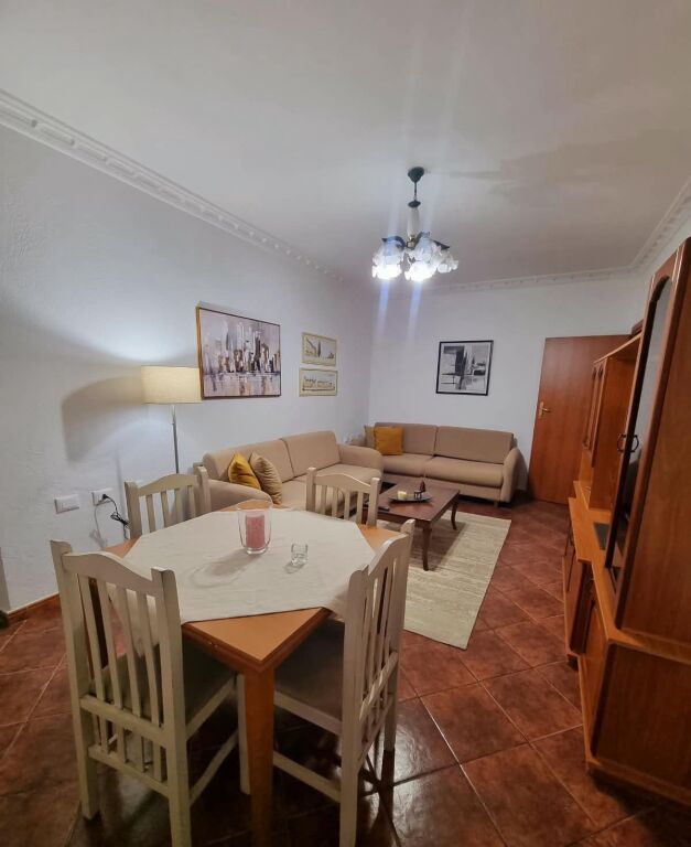 Rent | Apartament 2 + 1 | Liceu Artistik | 700 €/month