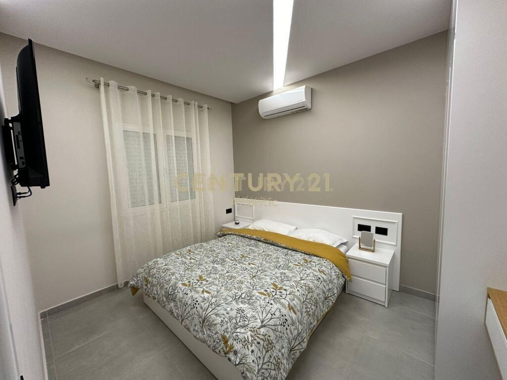 Business premises for sale + 3 Apartments 1+1, first line with the main road in Plazh Hekurudha !