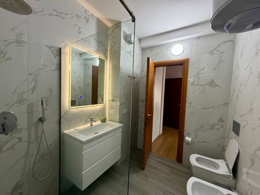 Affittasi 2+1 a Pazar te Ri 73.000 Leke