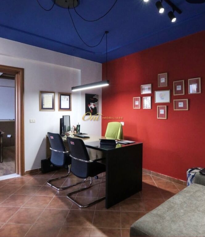 ISH EKSPOZITA AMBIENT ZYRE 120M2 PER QERA