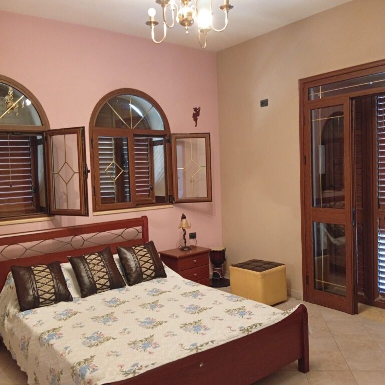Vila për shitje