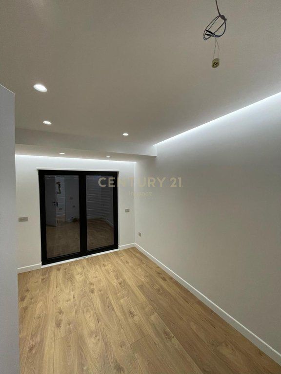 Apartament 3+1+2 me post parkimi me qira tek Kodra e Diellit