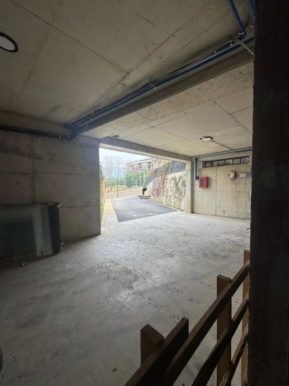 VILLA SU TRE PIANI IN VENDITA MJULL – BATHORE 700.000 EURO FH-96053