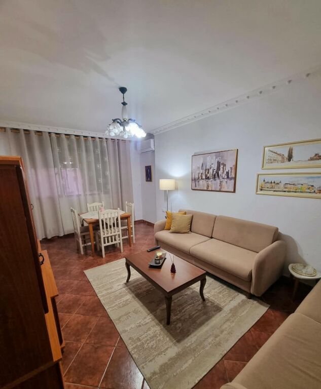 Rent | Apartament 2 + 1 | Liceu Artistik | 700 €/month