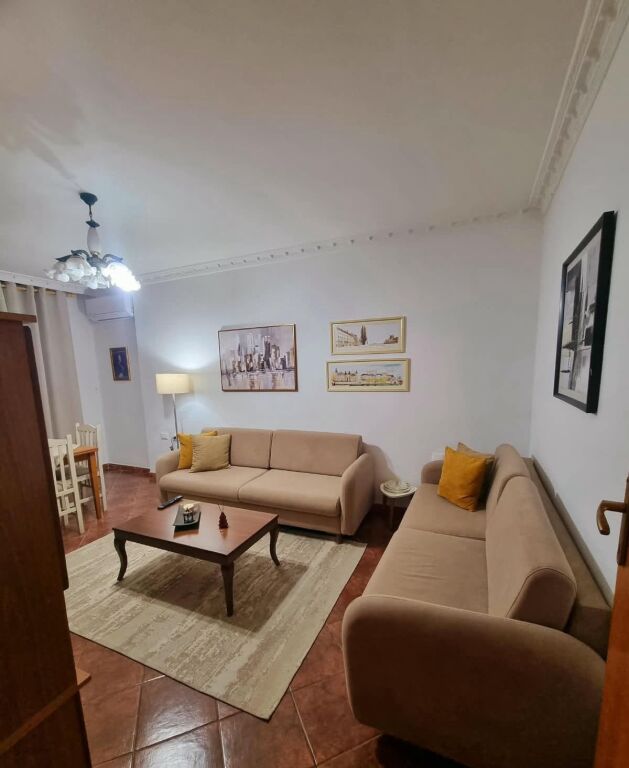 Rent | Apartament 2 + 1 | Liceu Artistik | 700 €/month