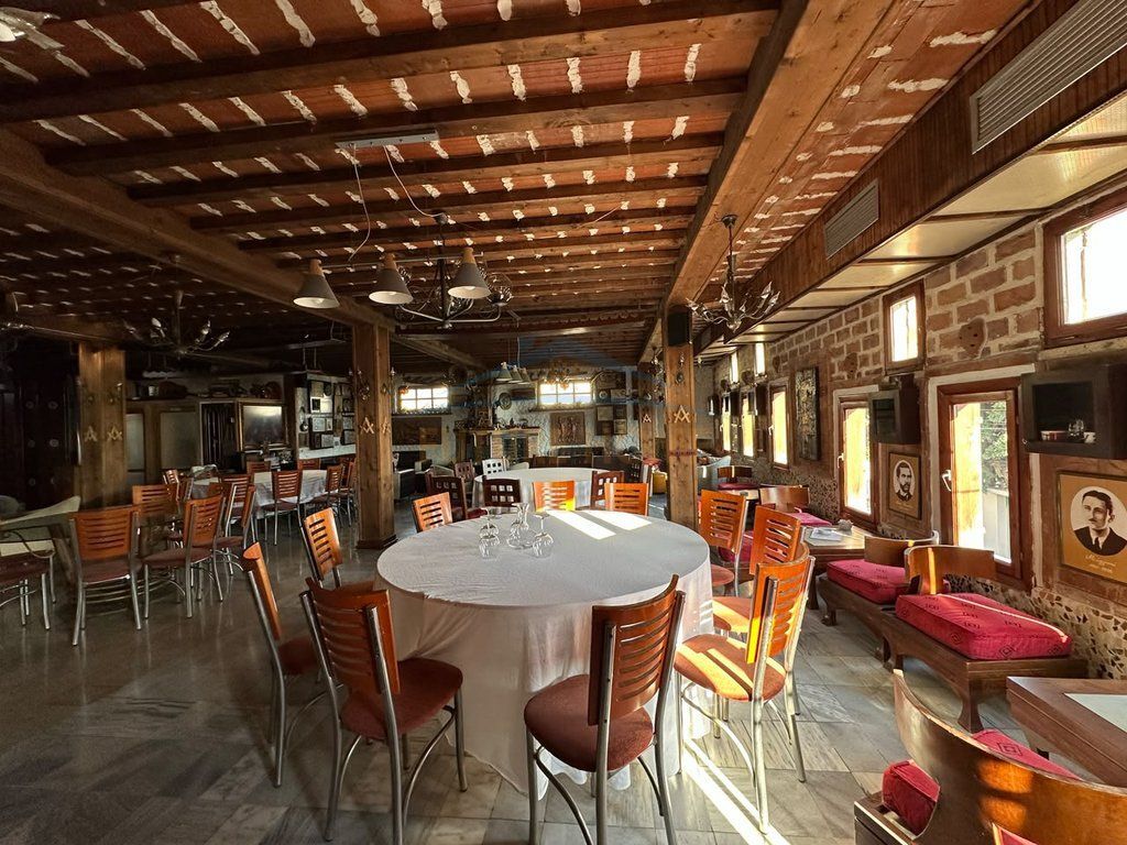 Qera, Bar - Restorant, Poligrafiku, Tiranë .