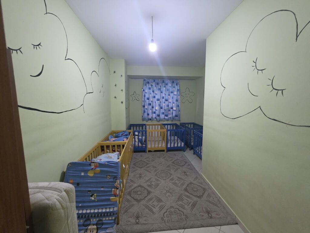🏫 Affittasi asilo funzionale – Yzberisht  📍 Via “Tre Dëshmorët”, vicino al Nuovo Viale 💰 Prezzo: 150.000 Lek/mese (Non negoziabile)