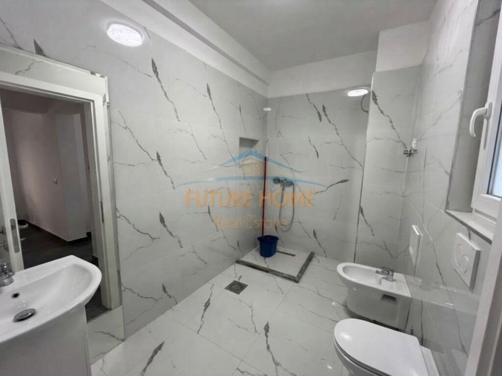 Shitet, Apartament 2+1+2 ,Zogu i Zi,Tiranë