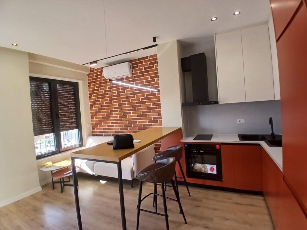 Apartament 1+1 per qera Karl Gega Treni !
