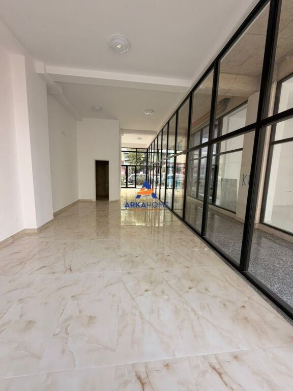 BUSINESS PREMISES FOR RENT 80 M2 "AT THE FORMER BUS PARK" 130000 LEKE