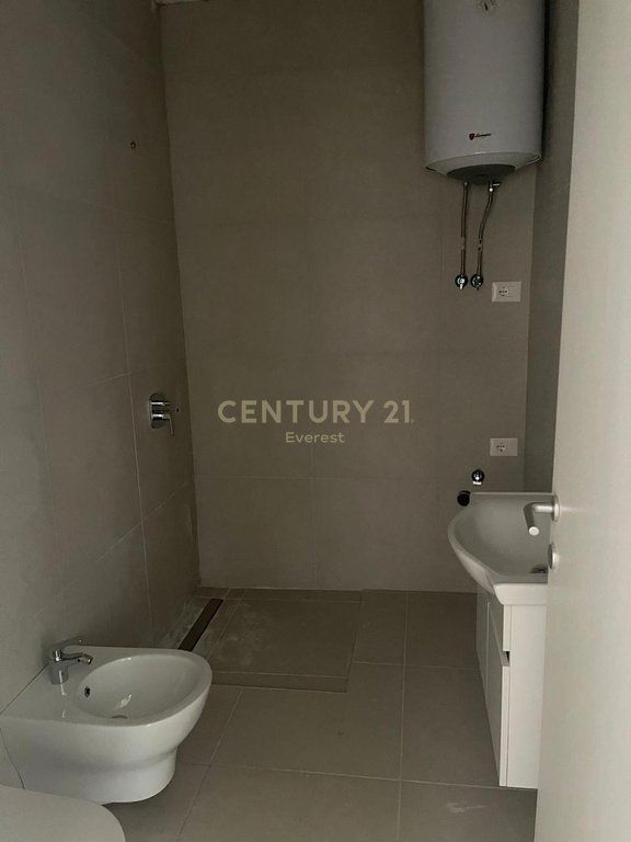 21 DECEMBER, OFFICE FOR RENT
