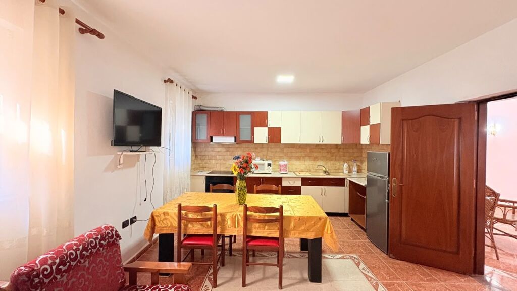 For rent first floor of a private house + parking spot, Address: Photo DURRESI