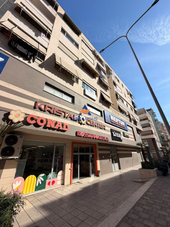 LOCALE COMMERCIALE IN AFFITTO 50 M2 "VICINO AL KRISTAL CENTER" 90.000 LEKE