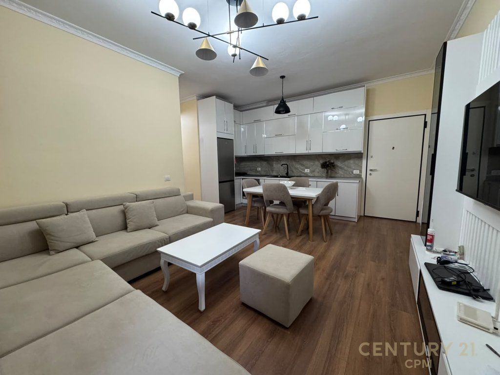 Appartamento 2+1 + posto auto in affitto in via 5 maggio! /Mese 82.000 Lek /Mese