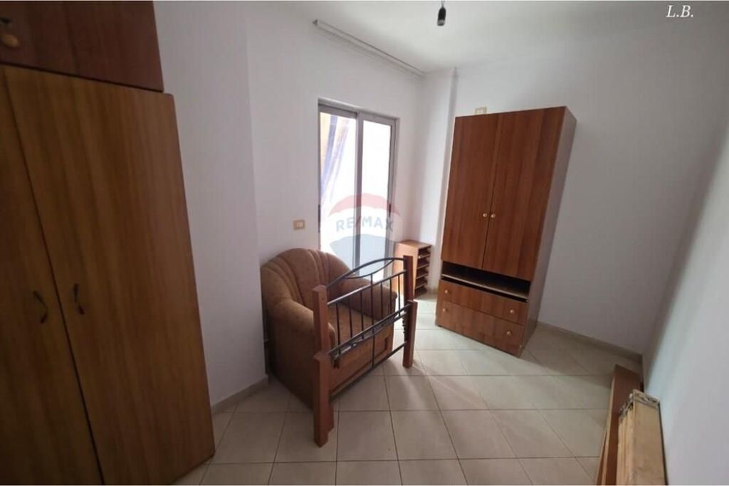 Apartament 2+1 me qira te Qendra Kristal, Tiranë