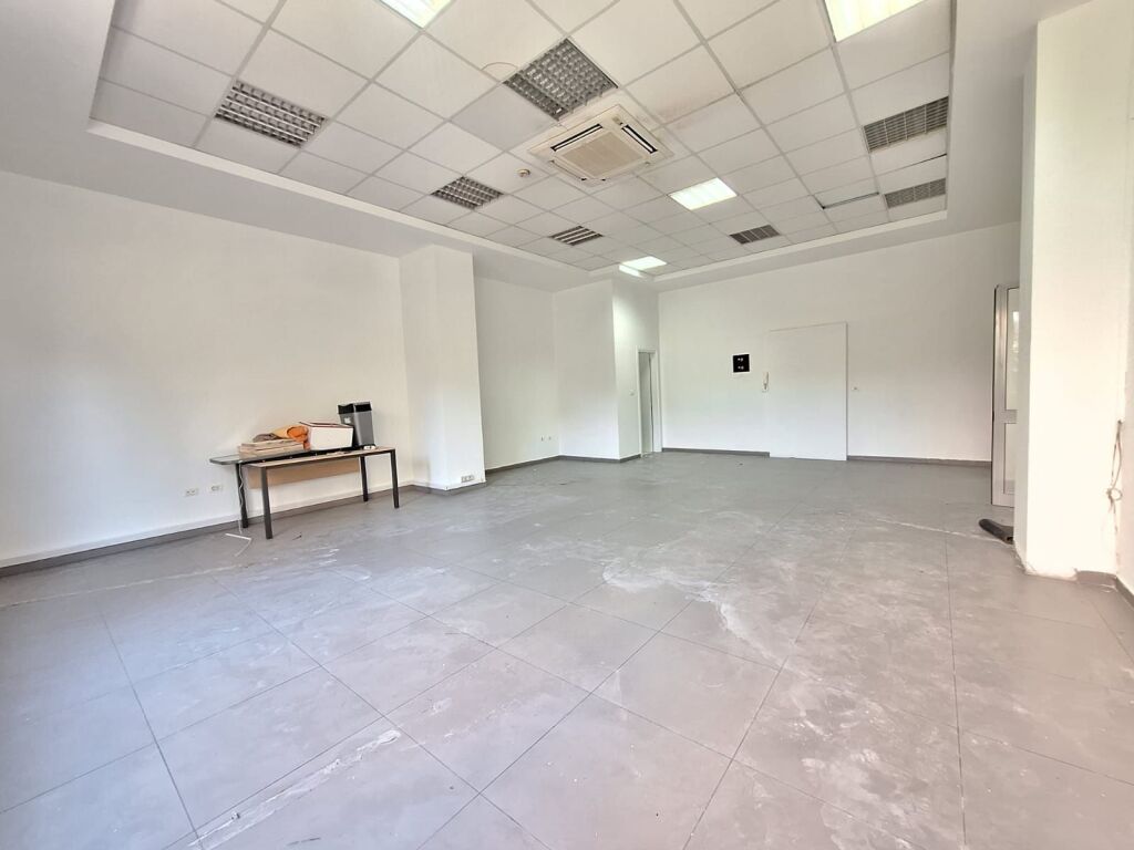 Jepet me Qira Ambient Zyrash Open Space Rruga e Bogdanëve