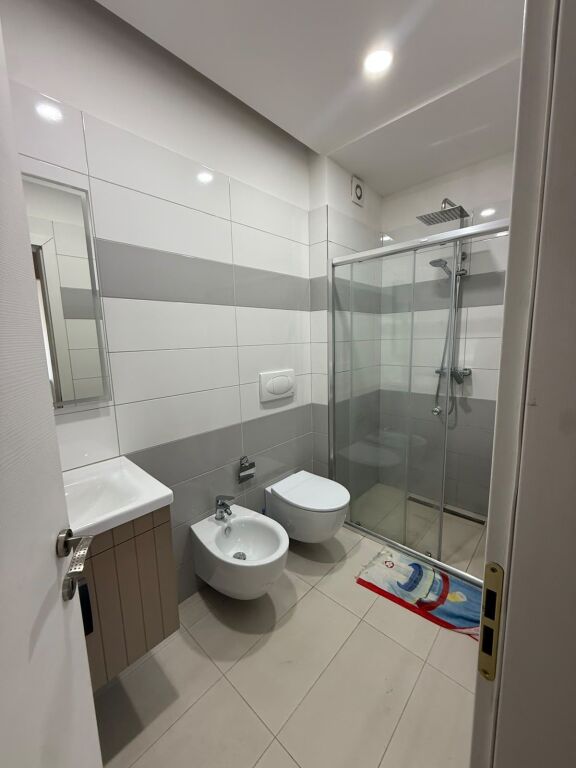 Appartamento 2+1+2 in affitto presso Kontakti a 21 Dhjetori
